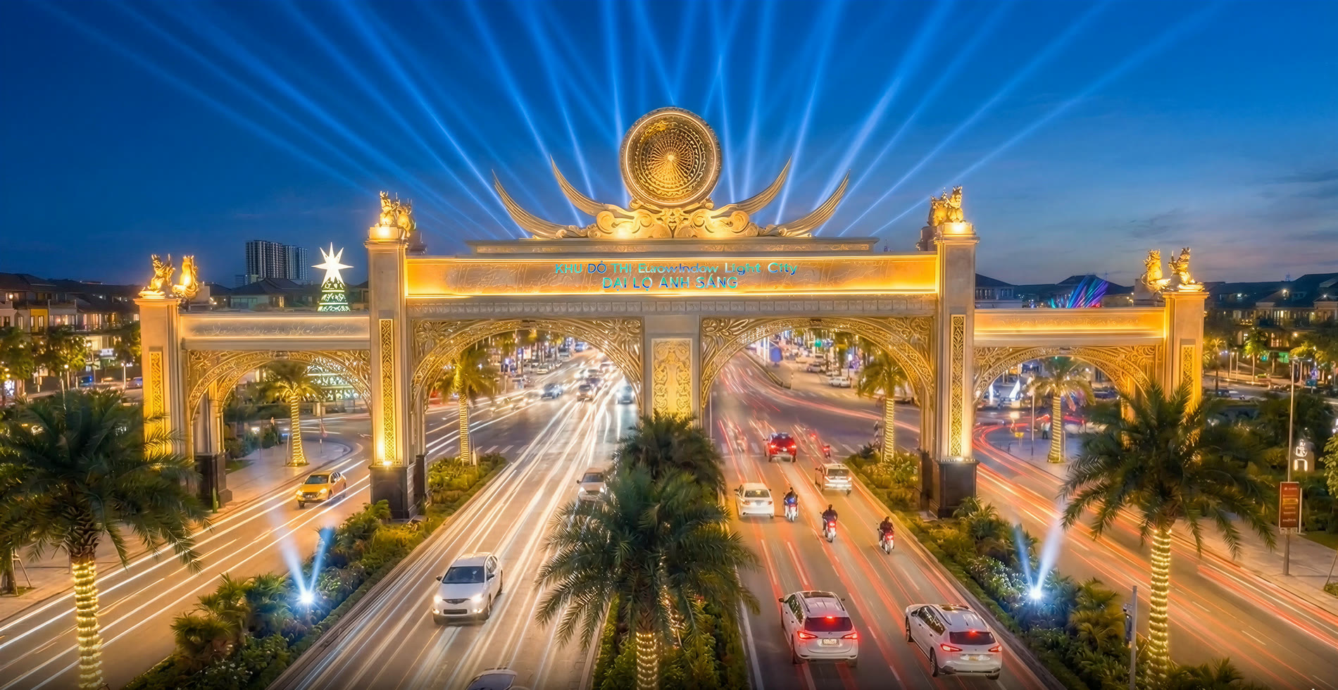 Cổng chào Đại lộ Ánh Sáng Eurowindow Light City với hoa văn trống đồng và hệ thống laser