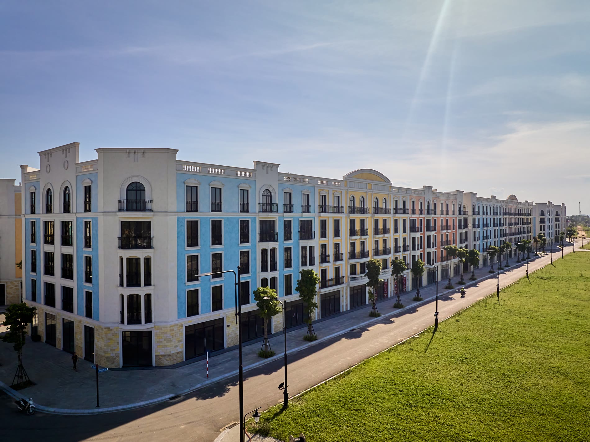 Dãy shophouse đã hoàn thiện tại Sun Grand Boulevard Sầm Sơn